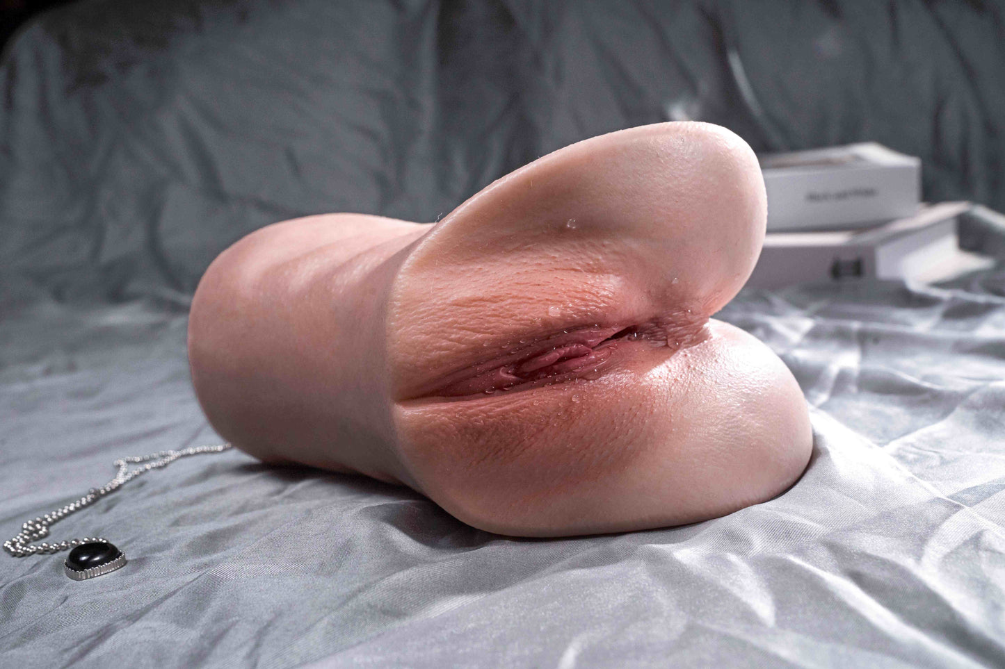 Free Shipping | 1 kg / 2.2 lb Medical‑Grade Silicone Handheld Male Masturbator — Ultra‑Soft Realistic Skin Texture, Travel & Home Friendly